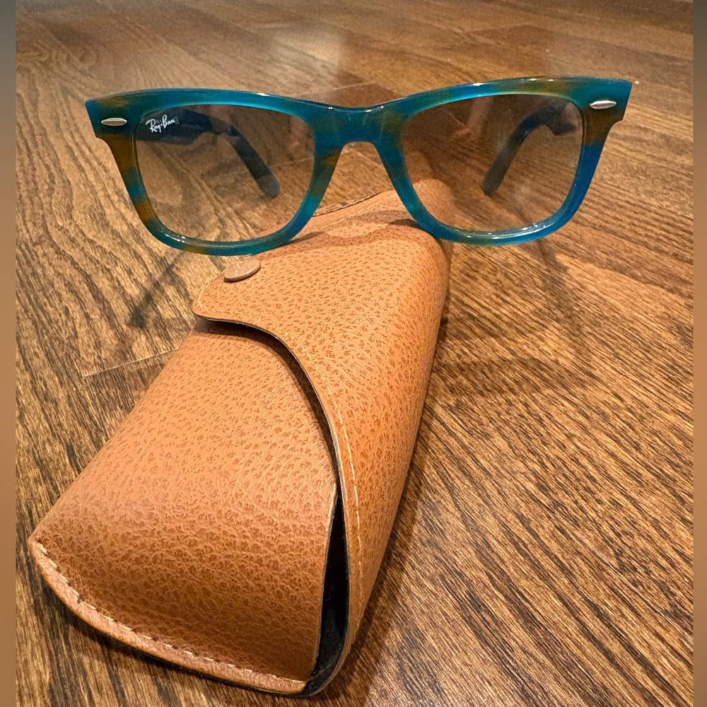 Ray-Ban Wayfarer Glasses in Blue-Green Marble | With Case & Cloth